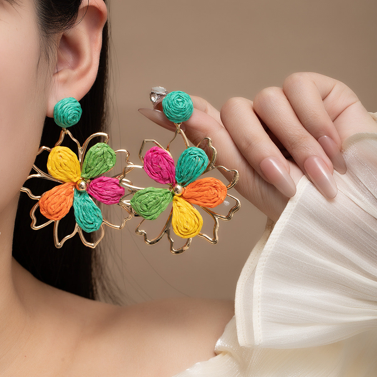 Aretes de flores de colores