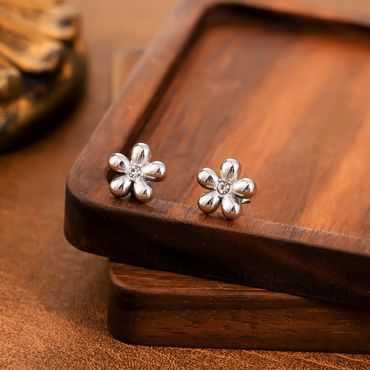 Aretes florecitas plateadas- acero inoxidable