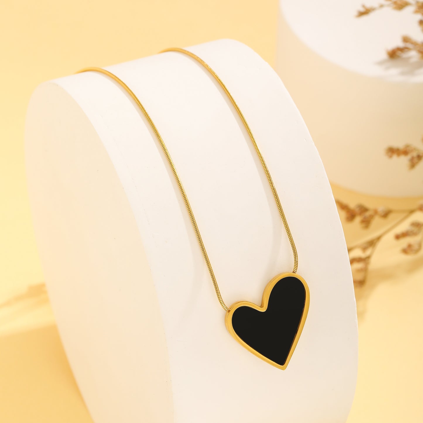 Collar de corazón negro - acero inoxidable