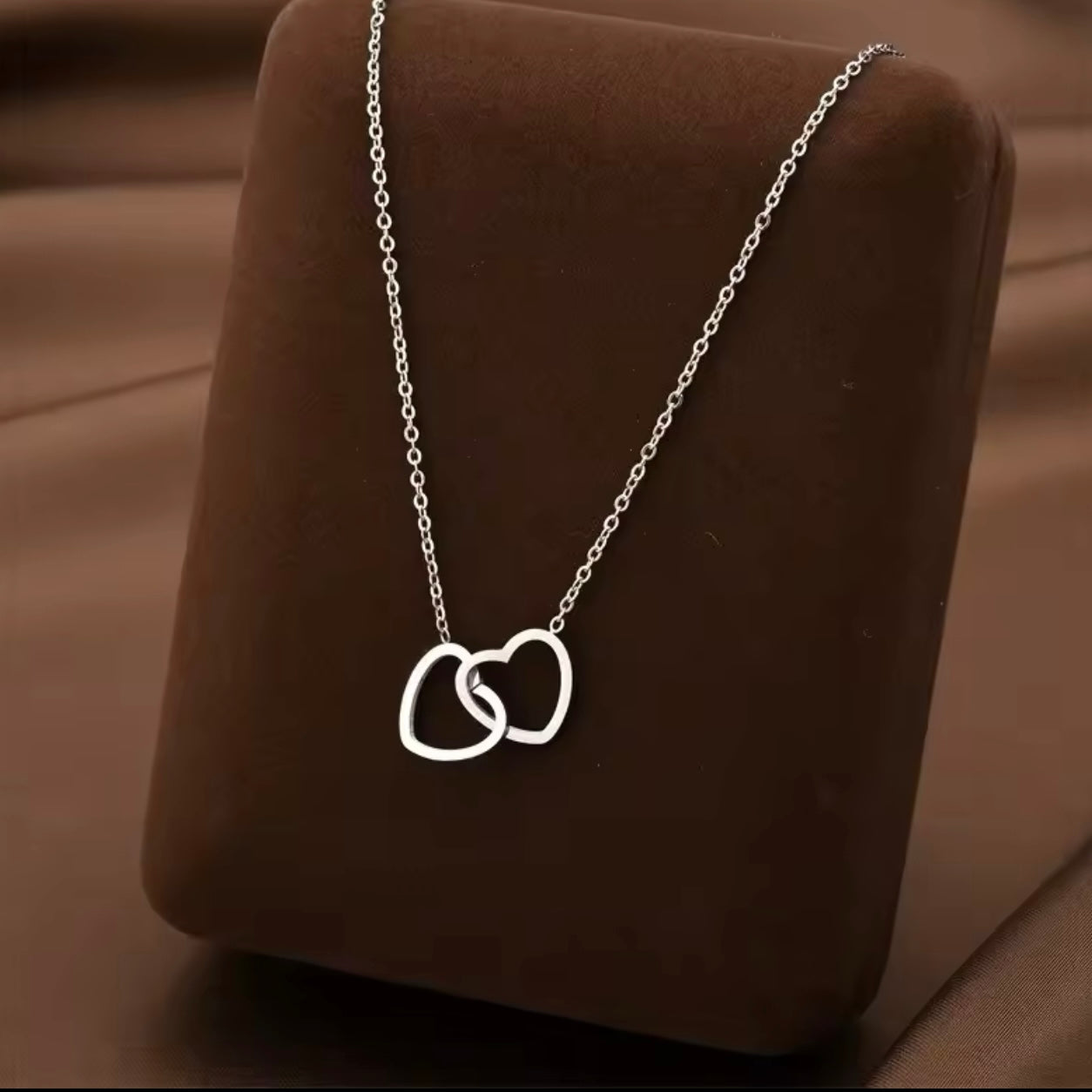 Collar de corazones entrelazados - acero inoxidable