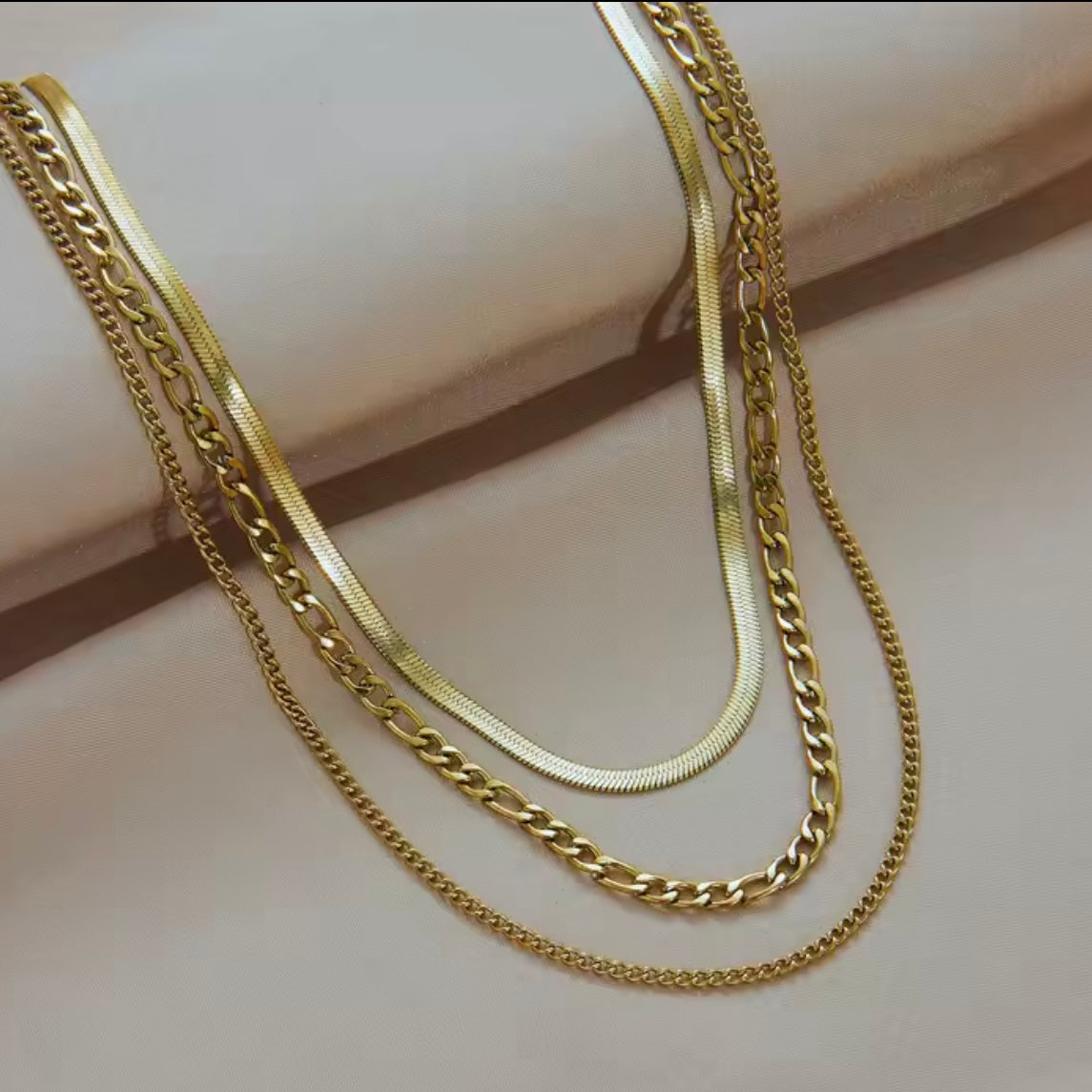 Collar en capas- acero inoxidable