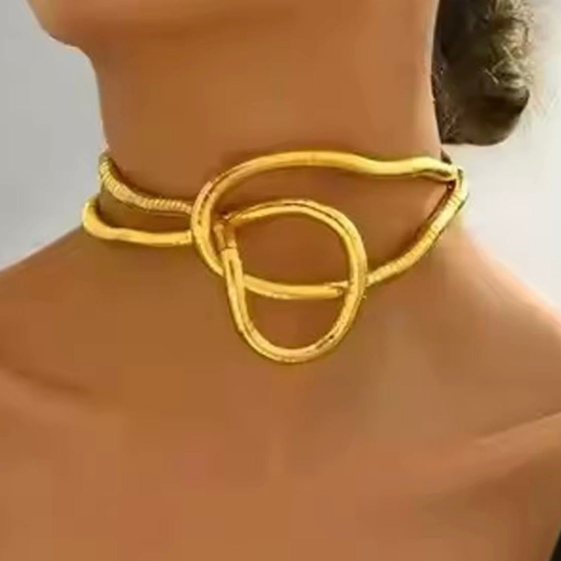 Collar versátil dorado