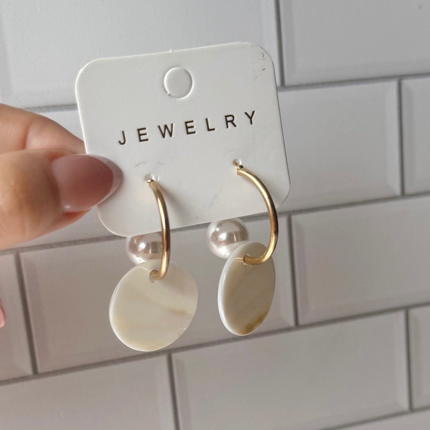 Aretes de círculos blancos