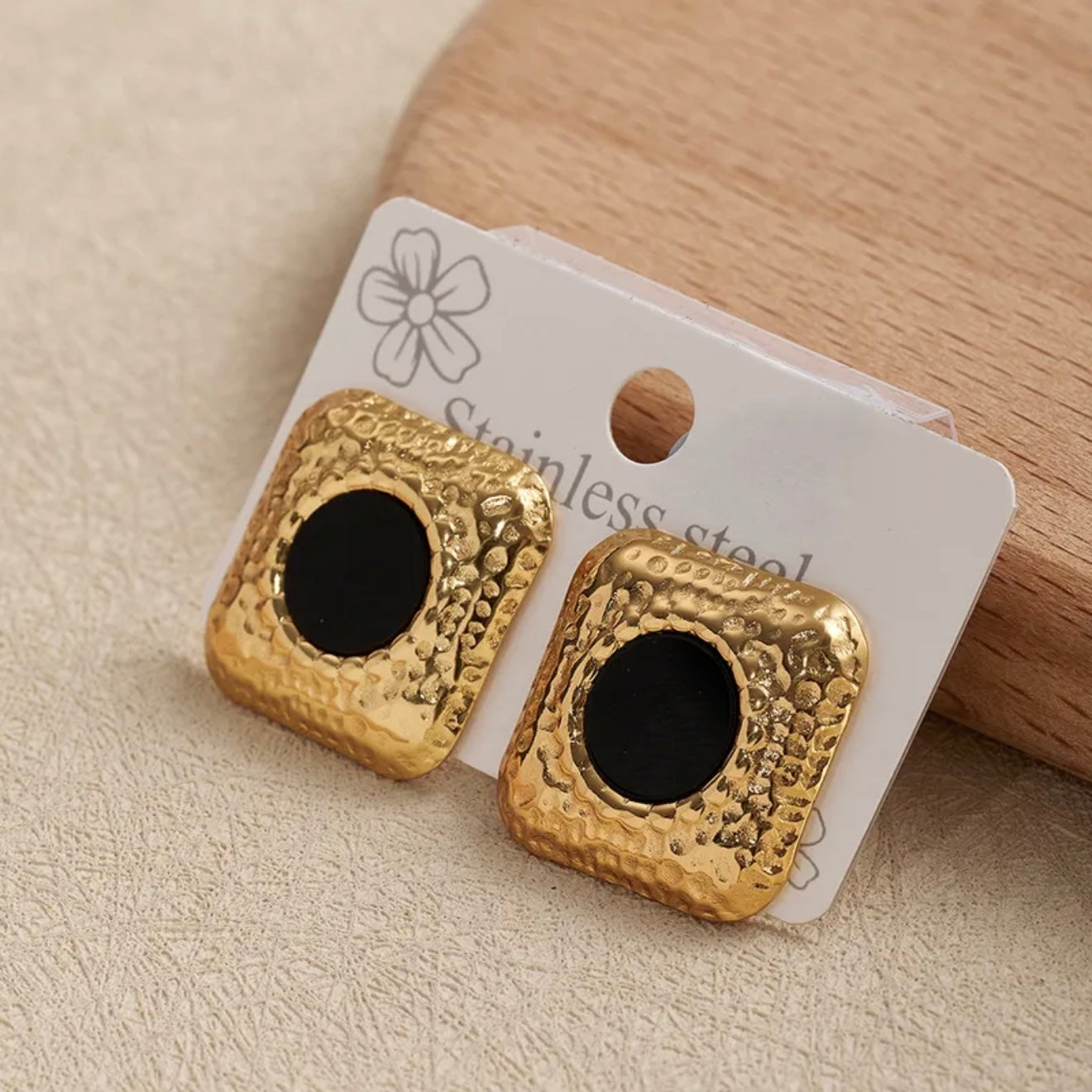 Aretes cuadrados dorado y negro - acero inoxidable