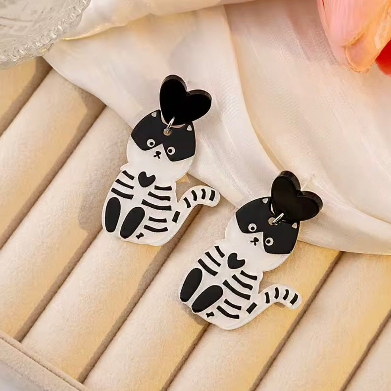 Aretes gatitos esqueleto
