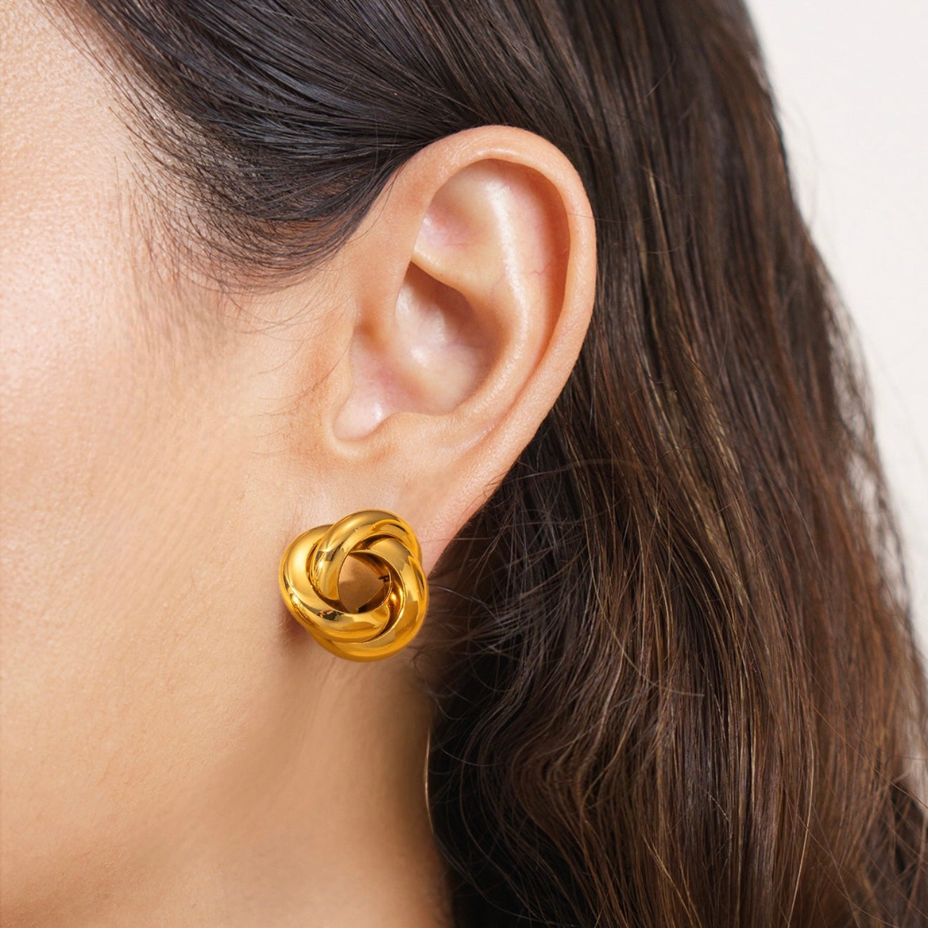 Aretes pequeños dorados - acero inoxidable