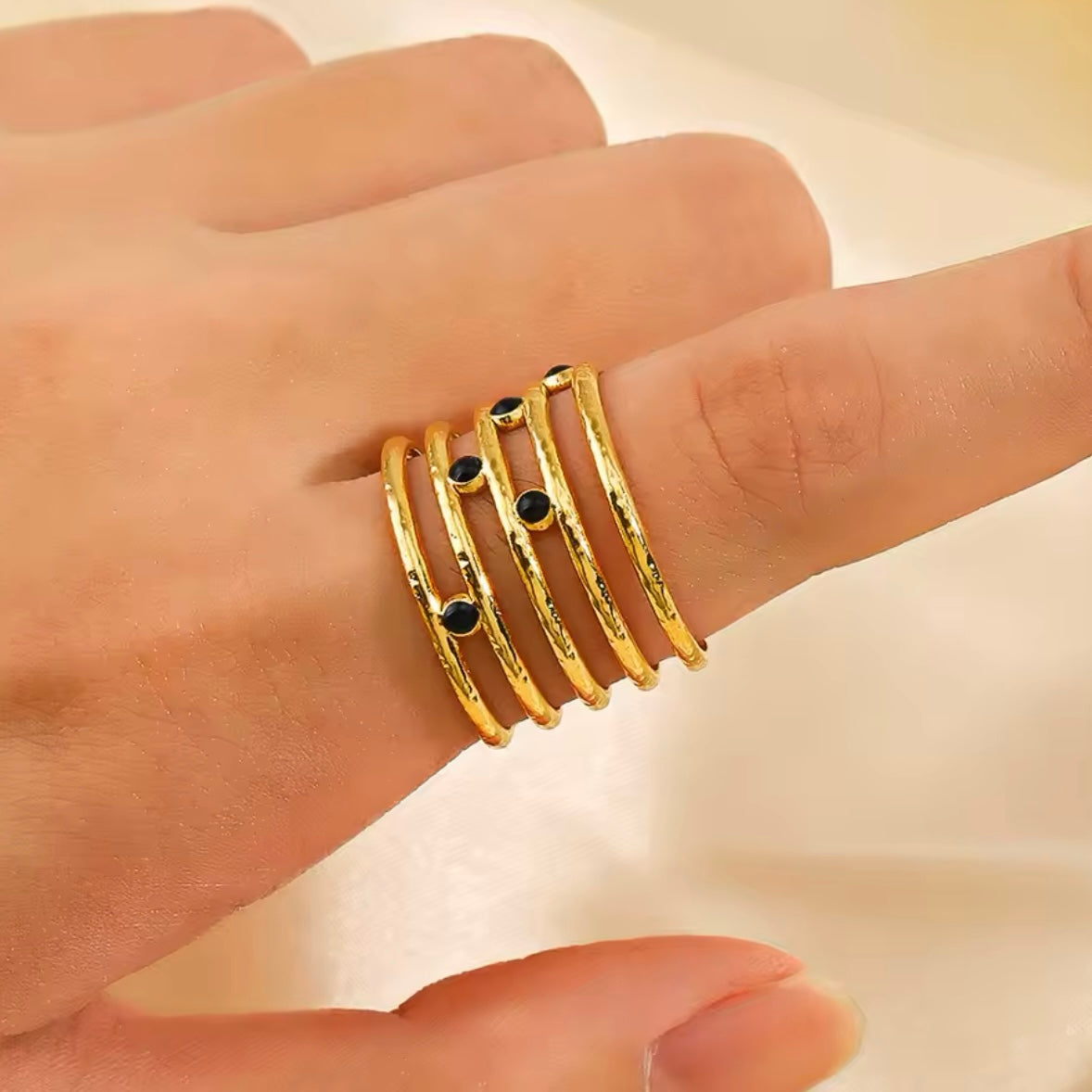 Anillo ajustable lineas doradas - acero inoxidable