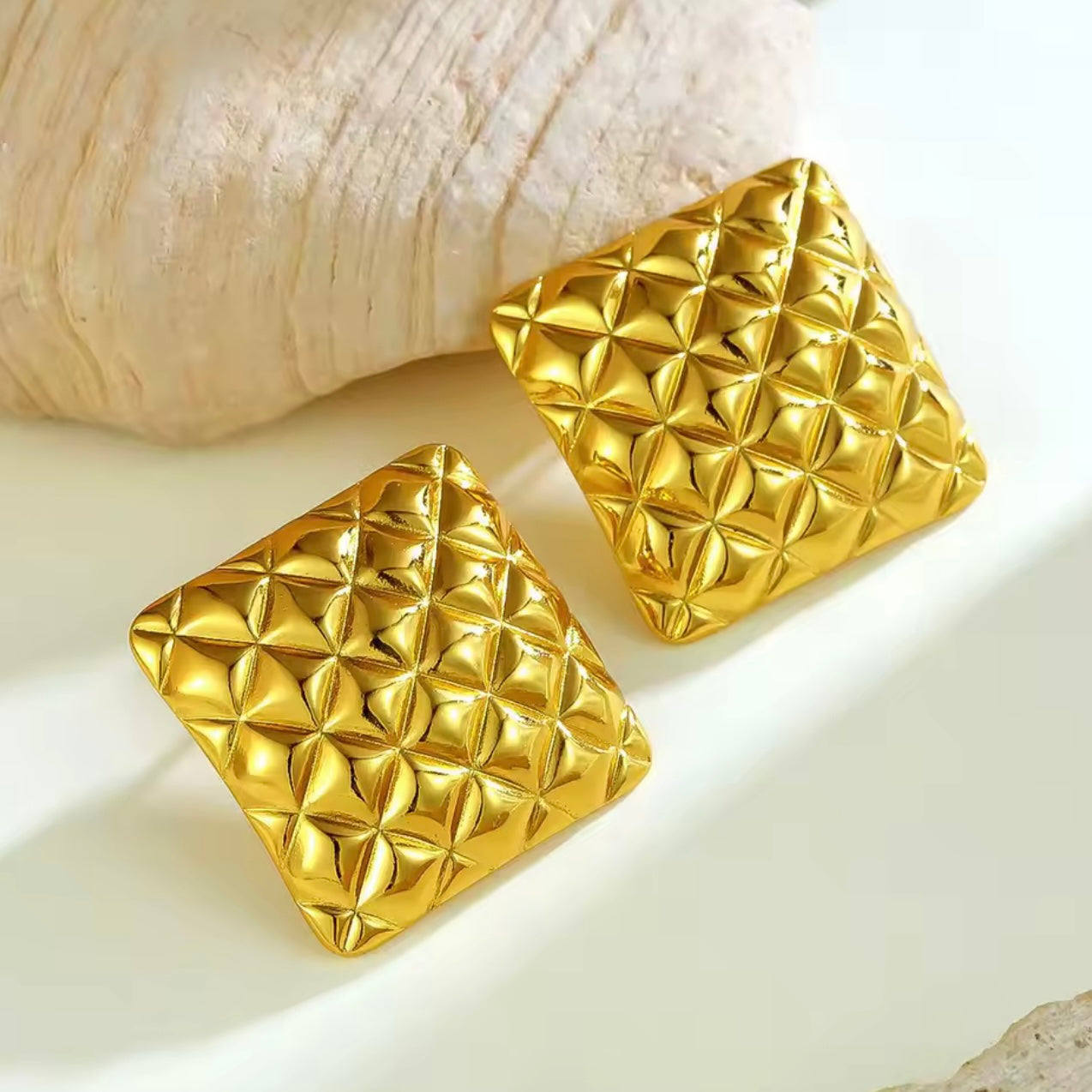 Aretes con cuadros dorados- acero inoxidable
