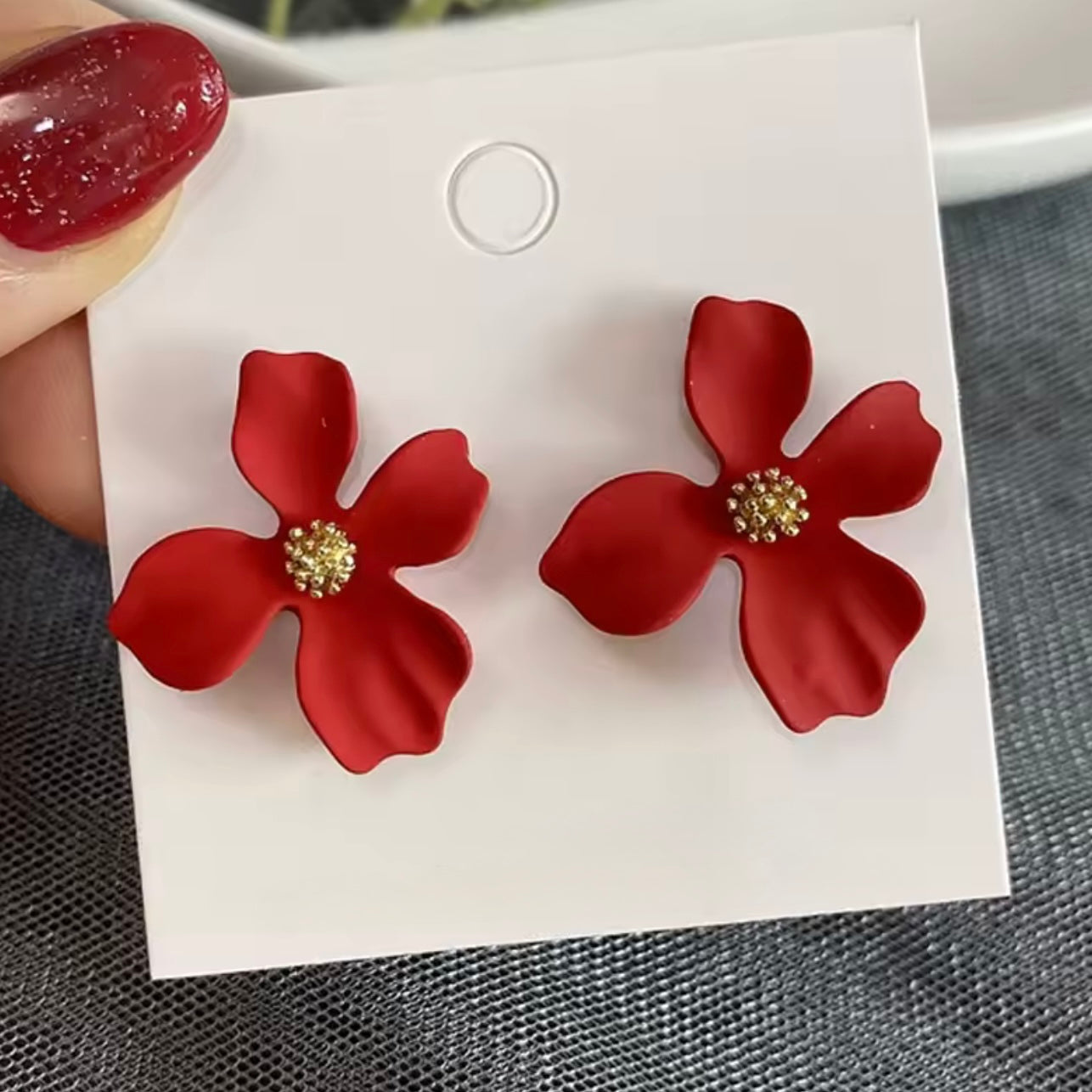 Aretes de florecitas rojas