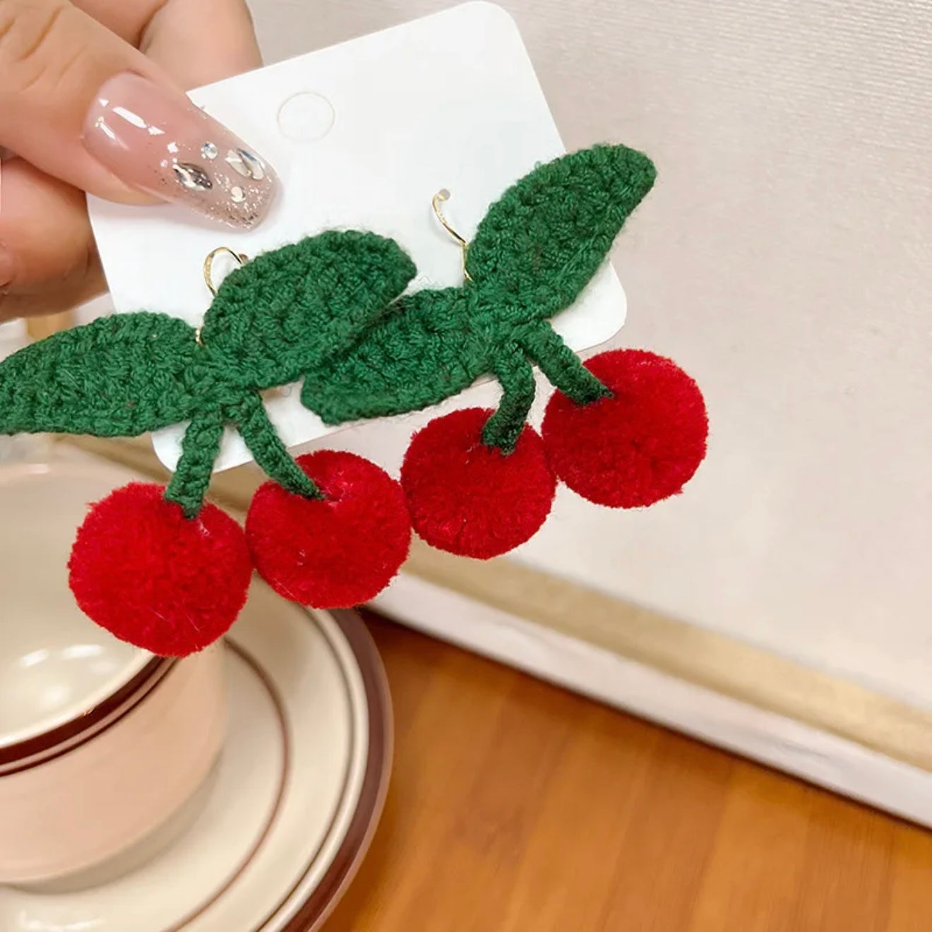 Aretes tejidos de cerezas