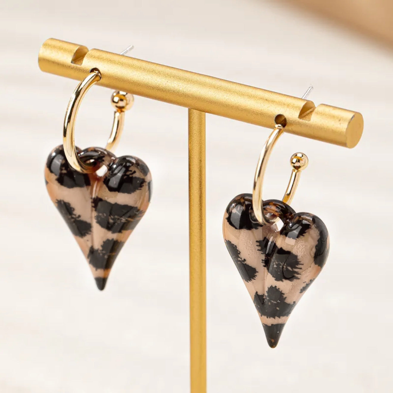 Aretes corazones animal print