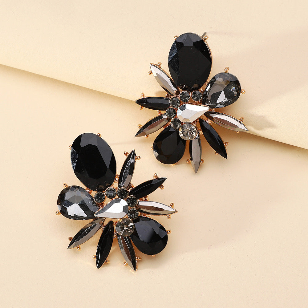 Aretes de pedrería gris y negra