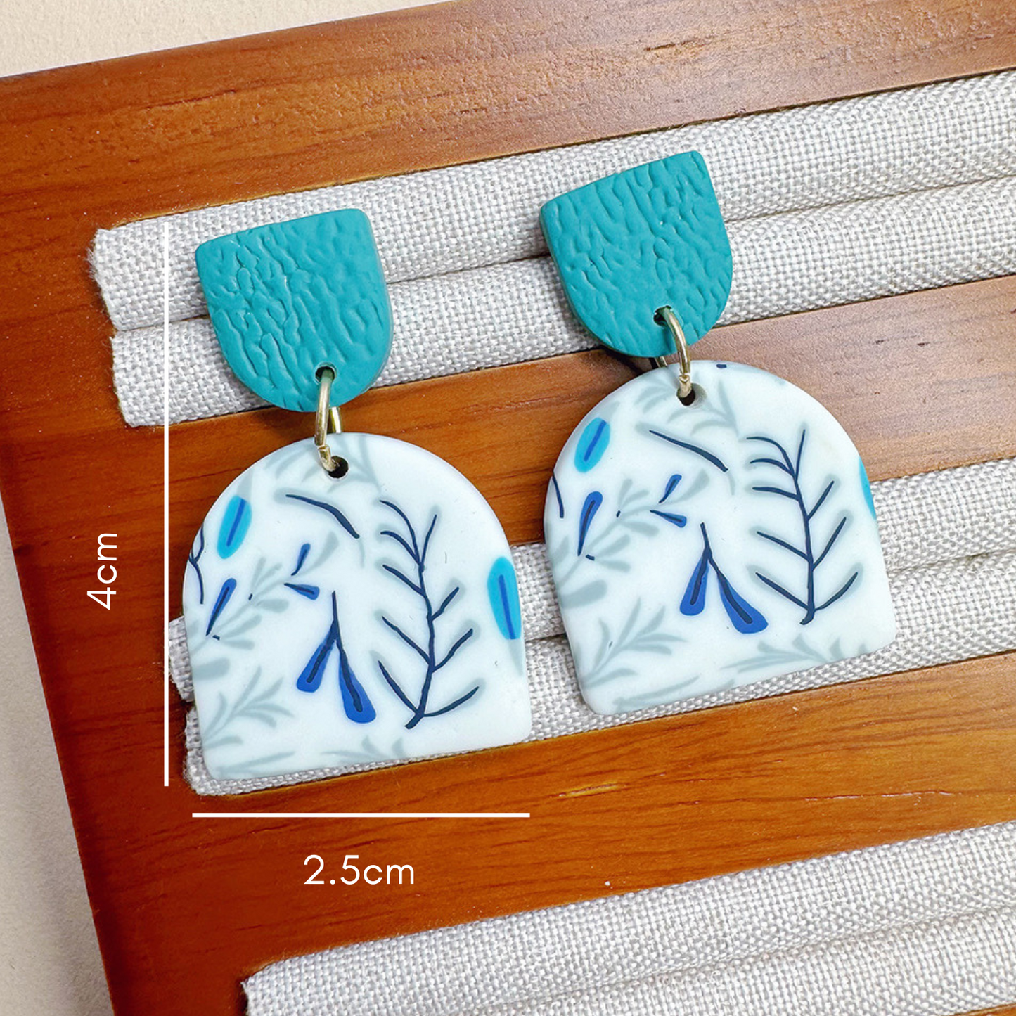 Aretes azules