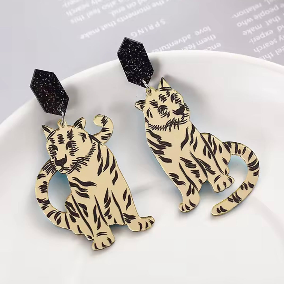 Aretes tigres dorados