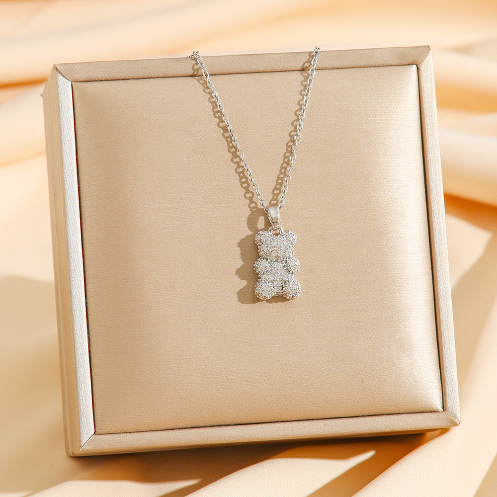 Collar de osito de pedrería plateada - acero inoxidable