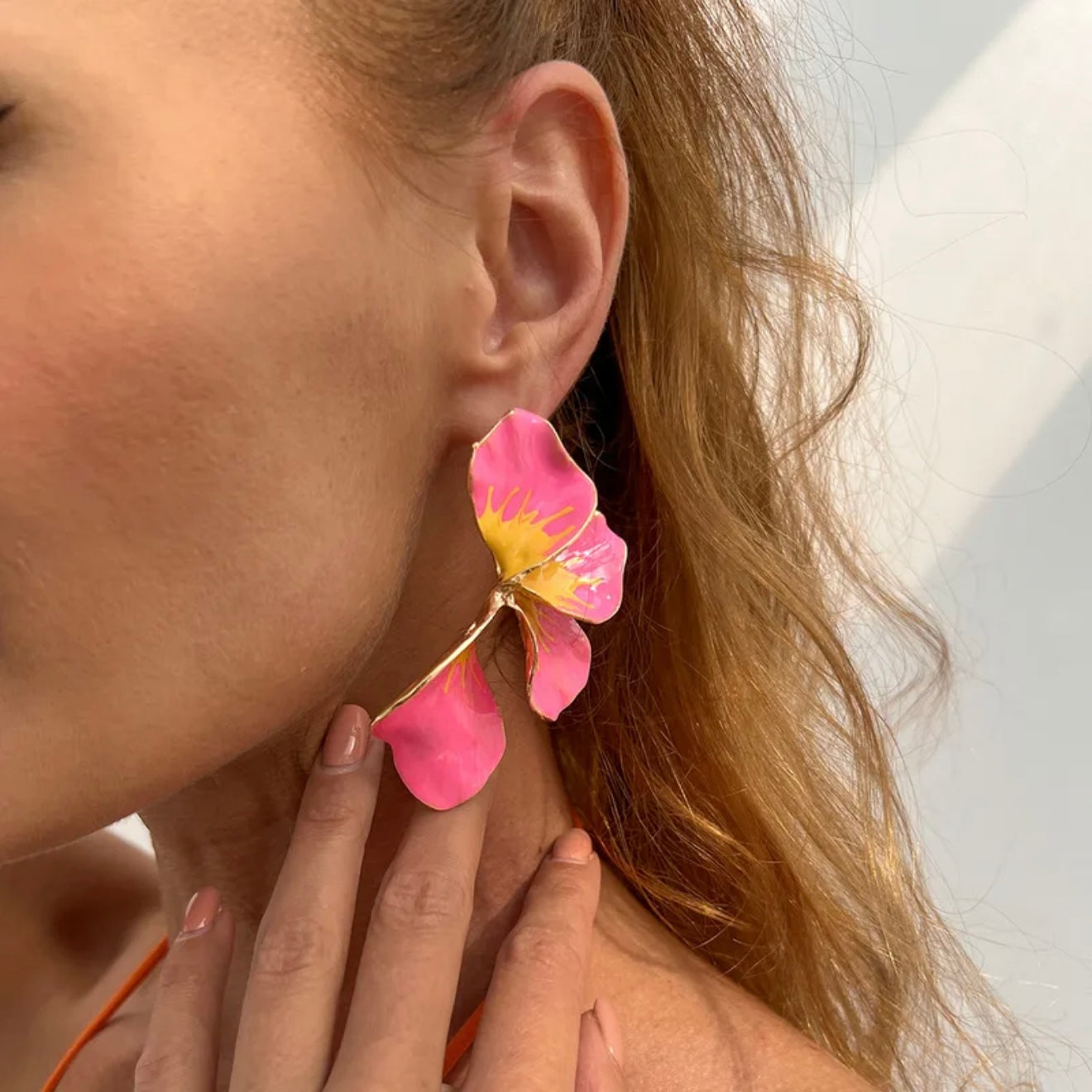 Aretes de flores hawaianas rosadas