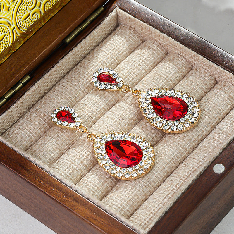 Aretes de gota largos color rojo