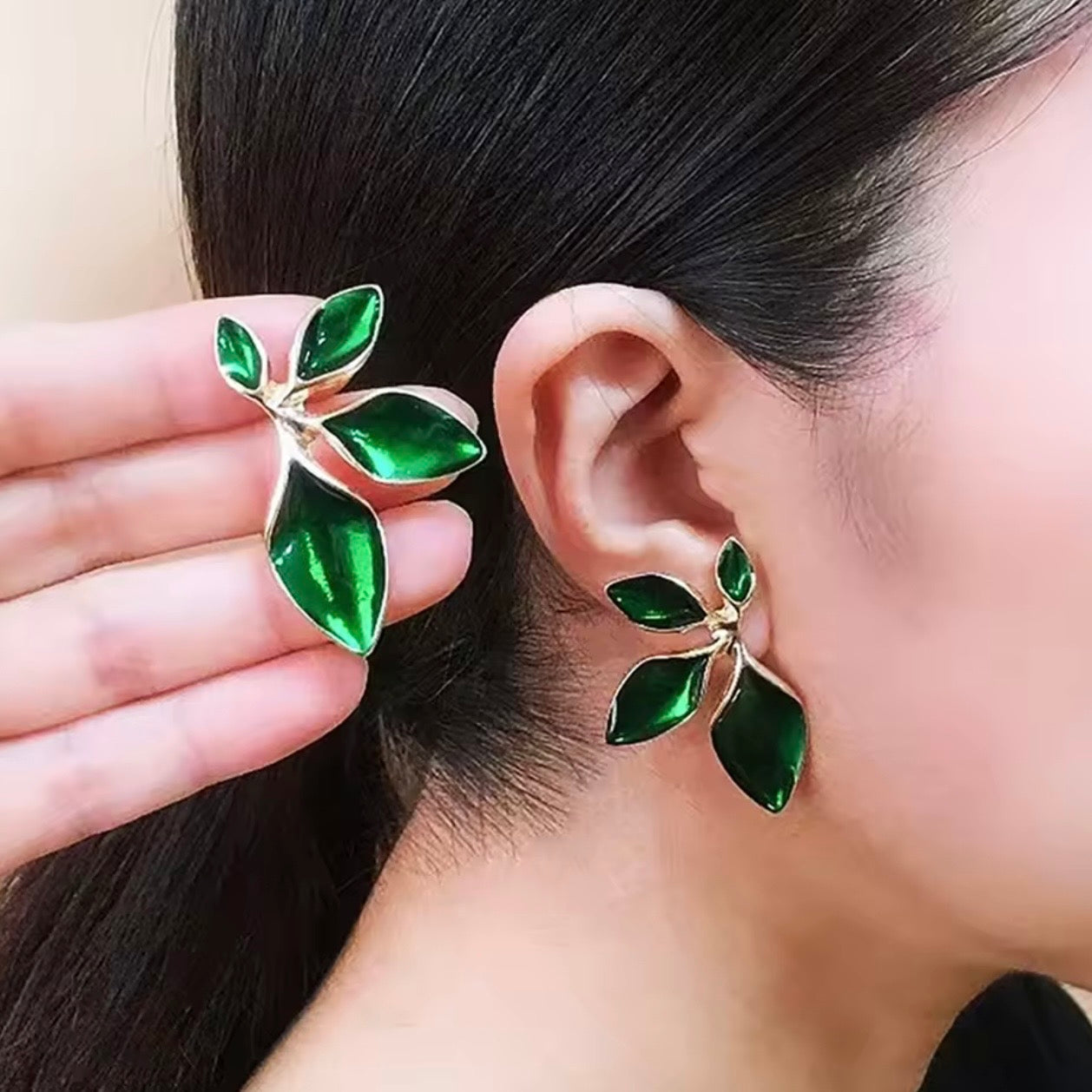 Aretes de hojitas verdes