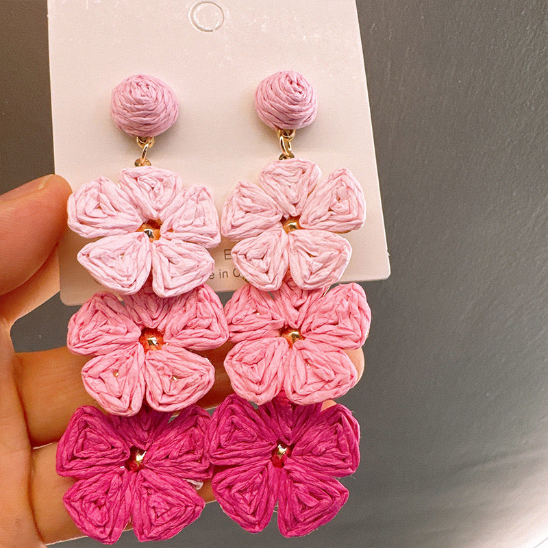 Aretes de 3 flores rosadas