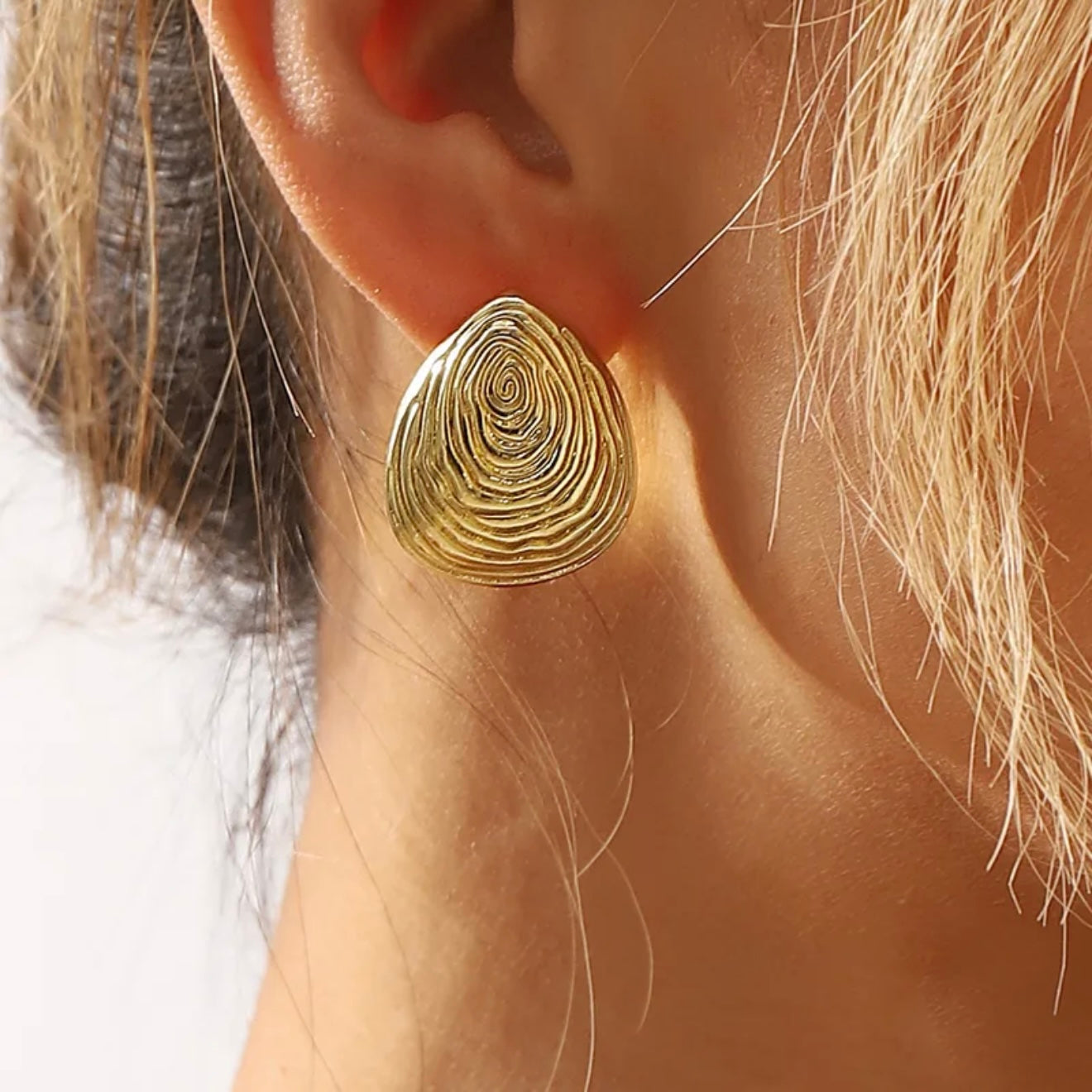 Aretes dorados