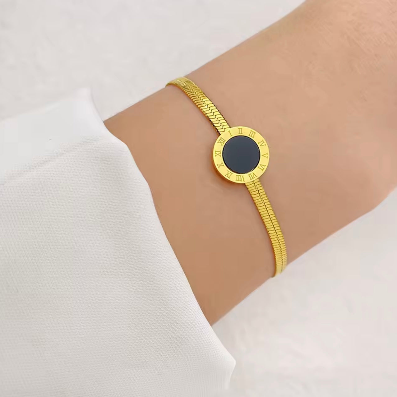 Pulsera con dije de círculo negro - acero inoxidable