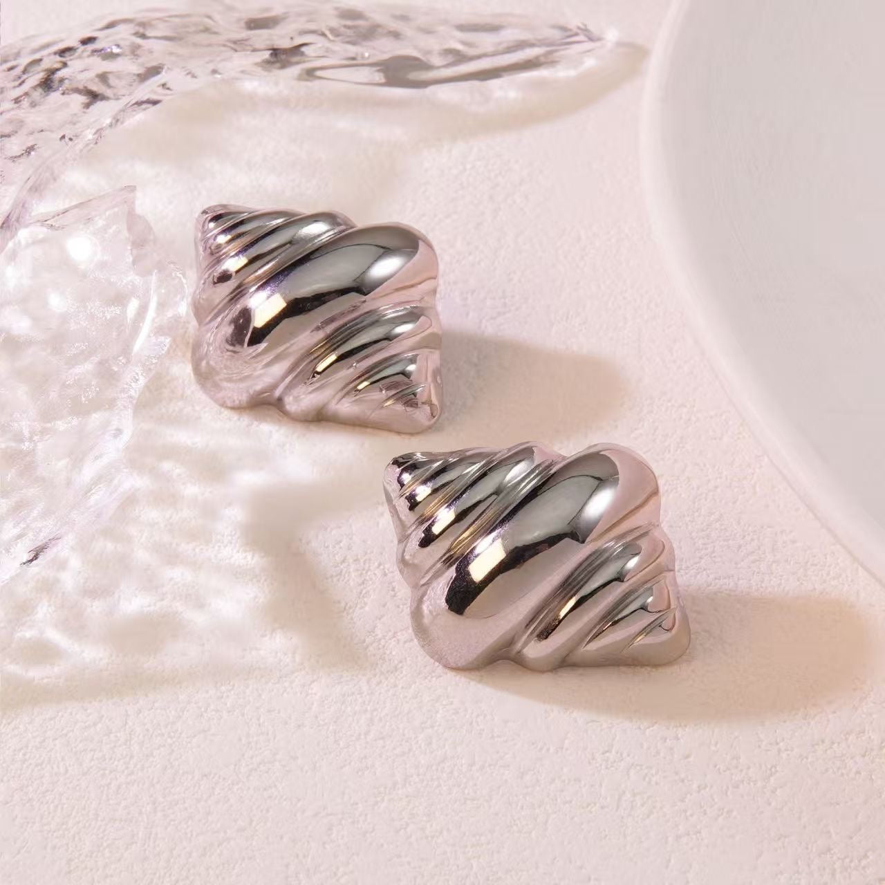 Aretes caracoles plateados- acero inoxidable