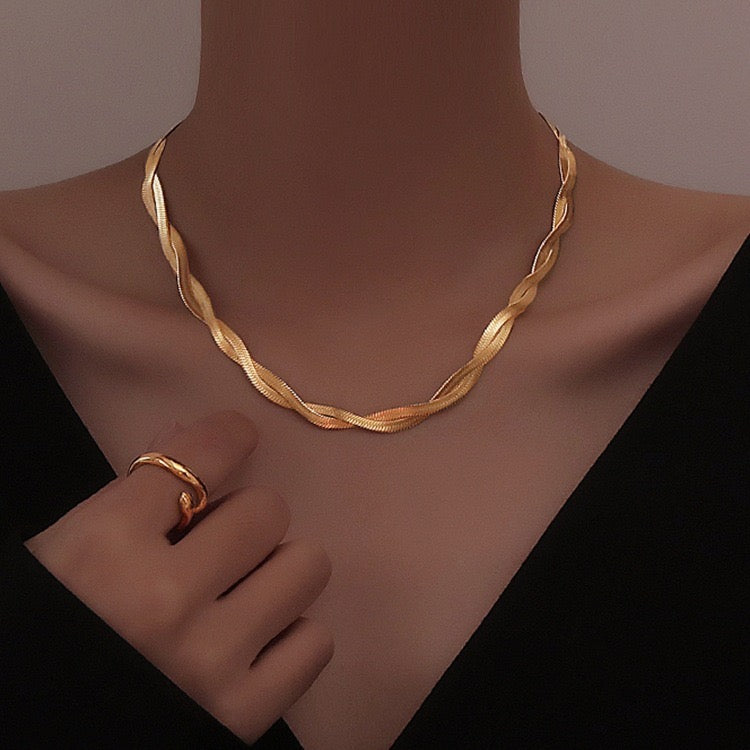 Collar infinito dorado- acero inoxidable