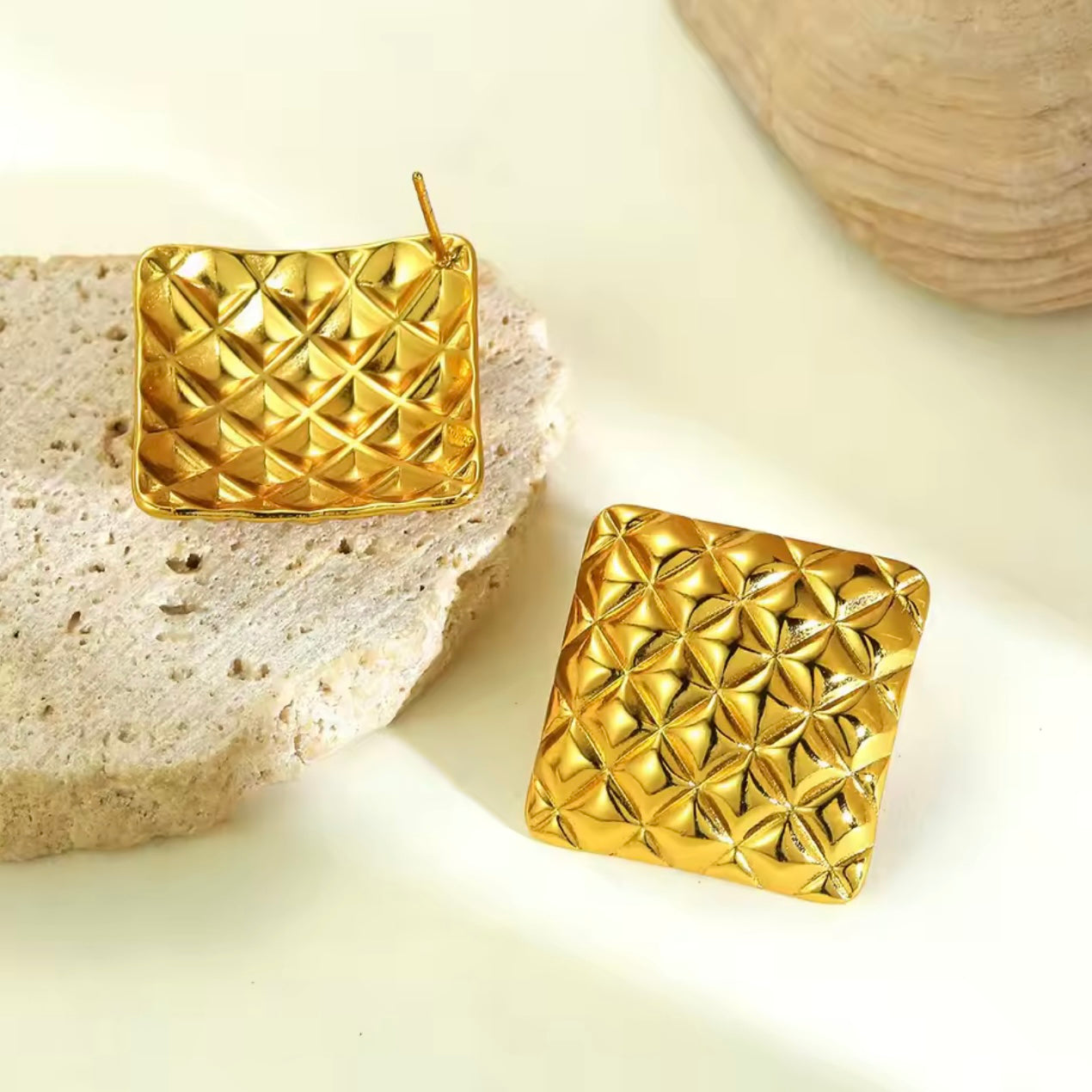 Aretes con cuadros dorados- acero inoxidable