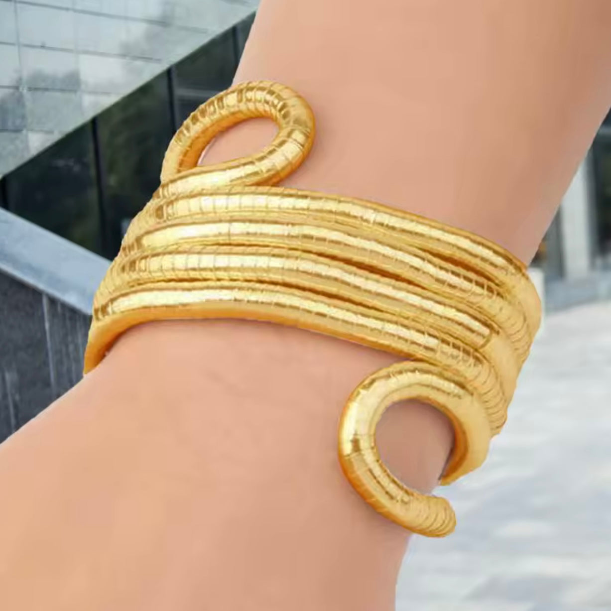 Collar versátil dorado