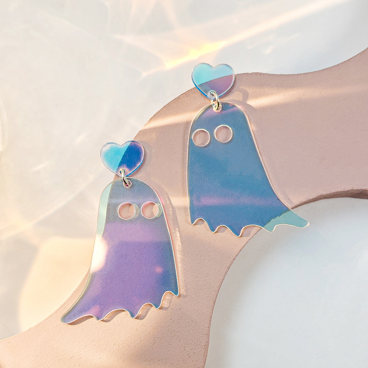 Aretes fantasmitas tornasol