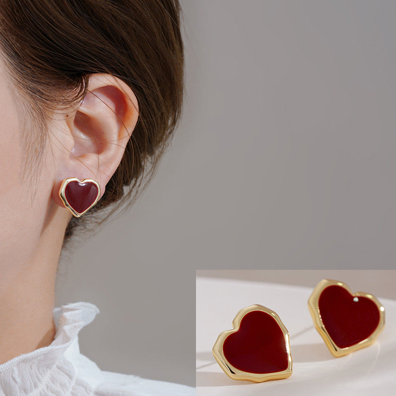 Aretes pequeños corazones rojos