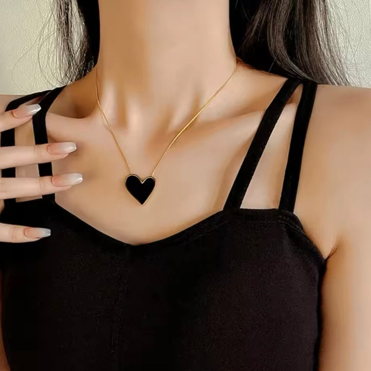 Collar de corazón negro - acero inoxidable