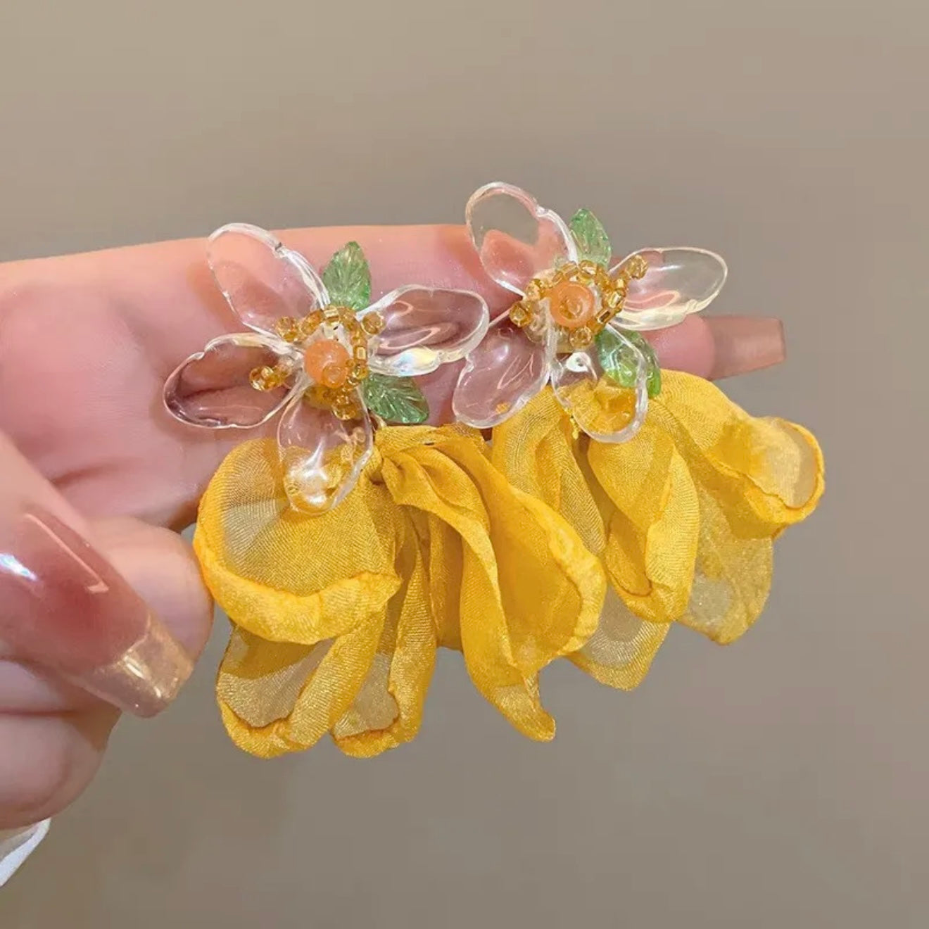 Aretes de flores amarillas