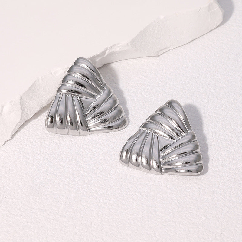 Aretes de triángulos plateados - acero inoxidable
