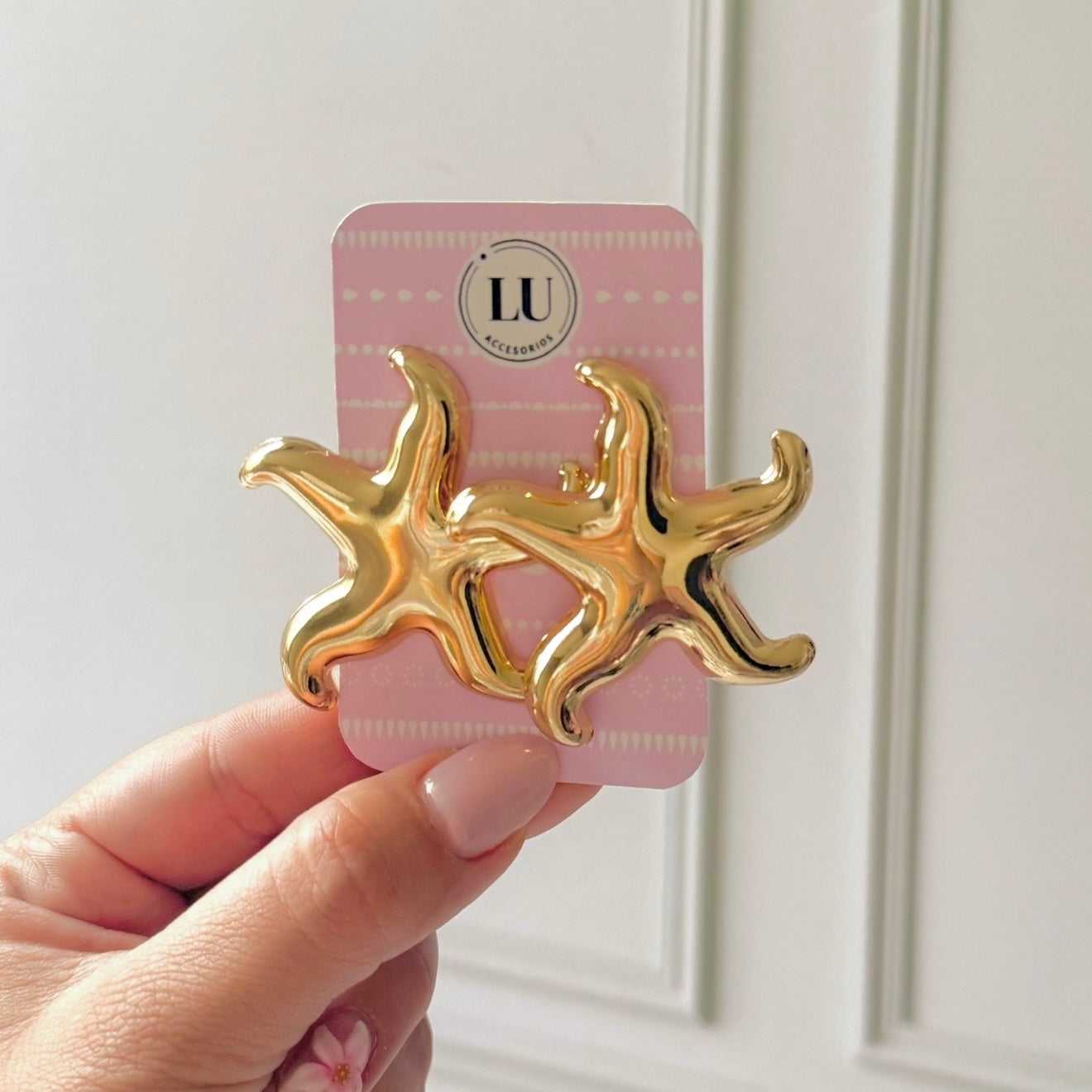 Aretes de estrellas doradas