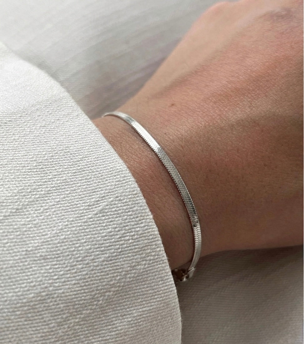 Pulsera delgada plateada- acero inoxidable