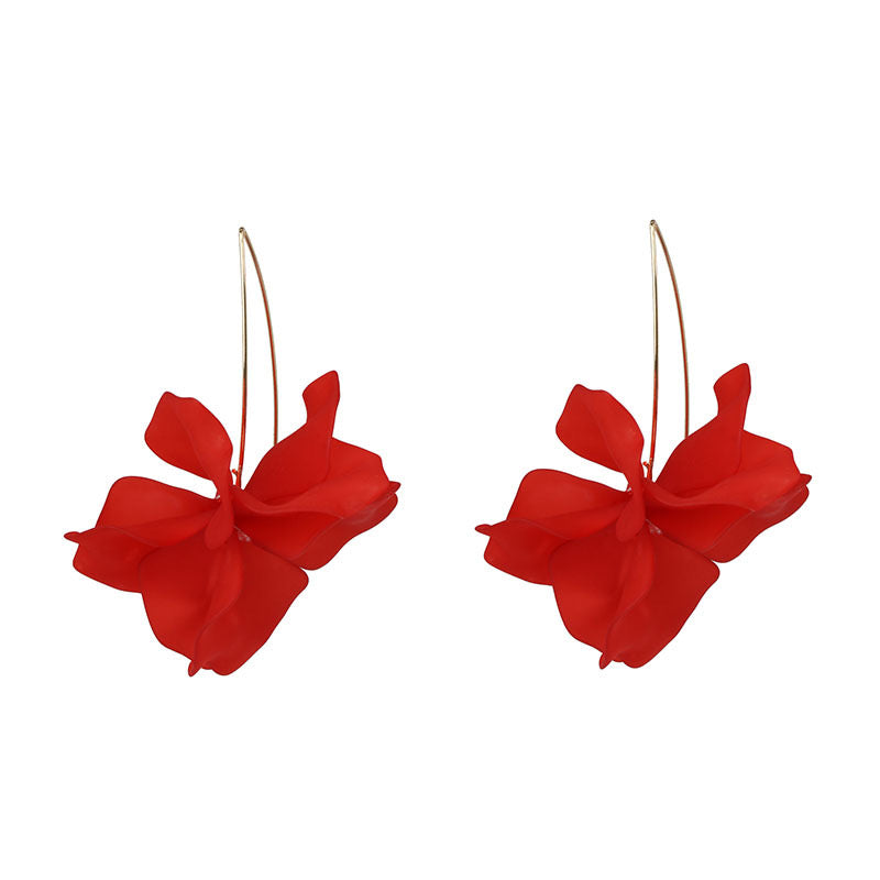 Aretes largos pétalos rojos