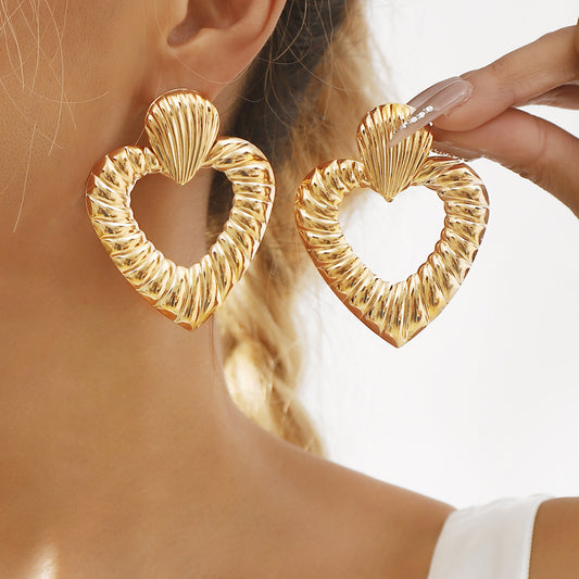 Aretes dorados de corazón