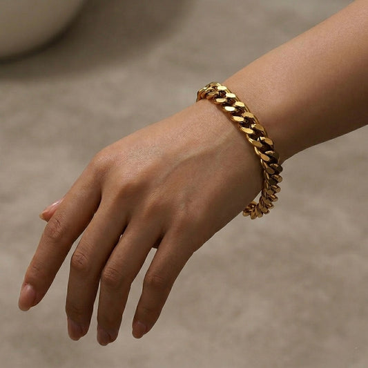 Pulsera de cadena dorada