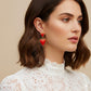 Aretes de corazones rojos con picos dorados