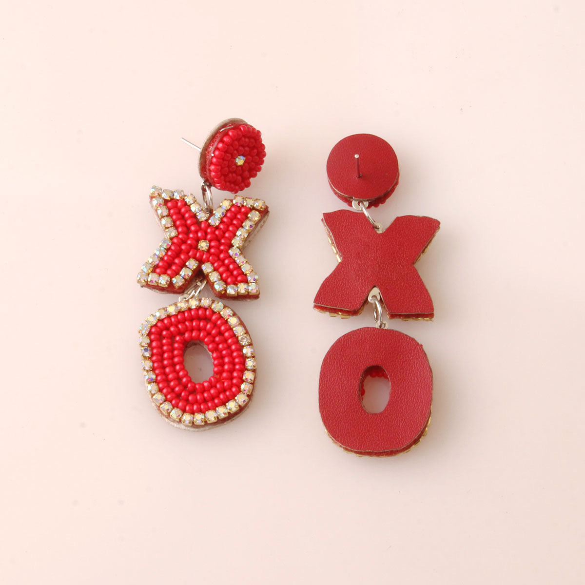 Aretes chaquiras XOXO rojo