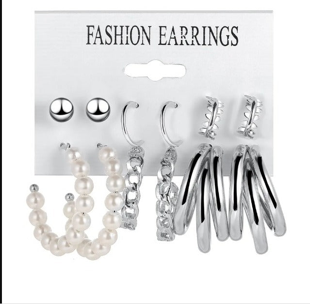 Set de aretes plateados ( 6 pares)
