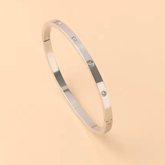 Brazalete plateado con pedrería  - acero inoxidable
