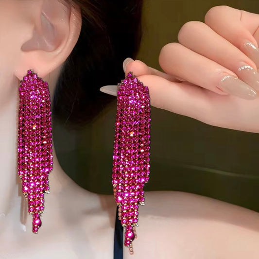 Aretes largos de pedrería rosada