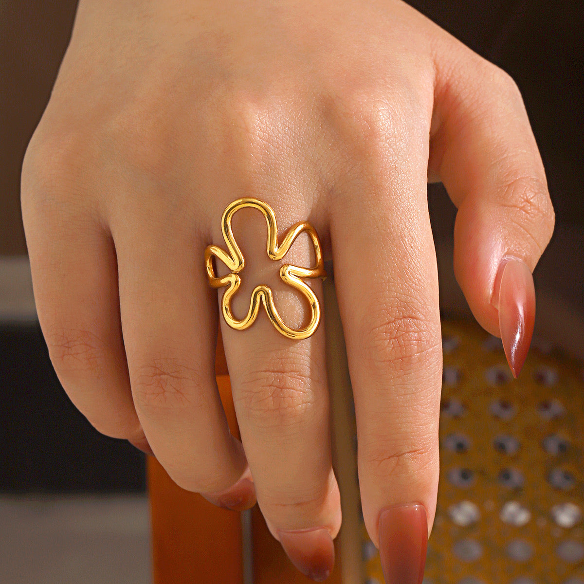 Anillo ajustable flor dorada  - acero inoxidable