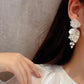 Aretes de flores blancas