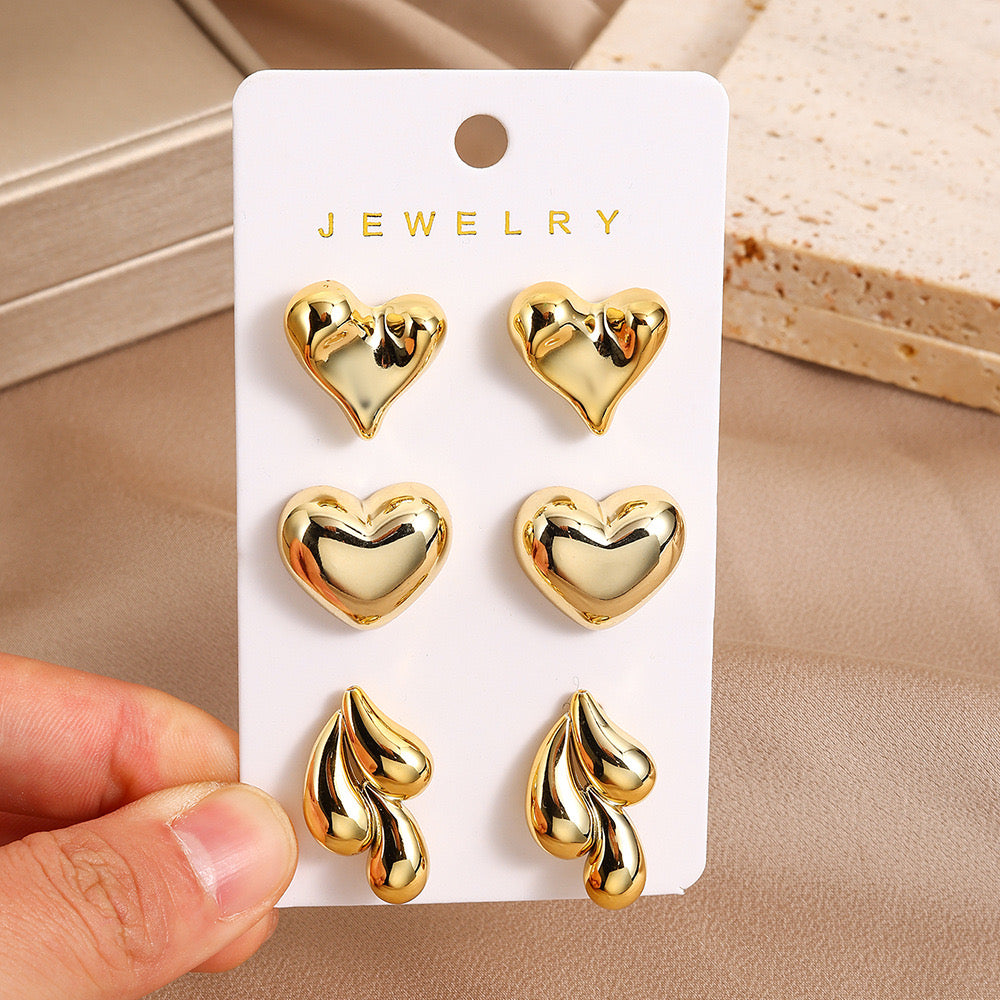 Set de aretes dorados corazones-gota