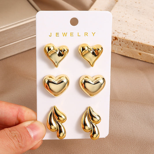 Set de aretes dorados corazones-gota