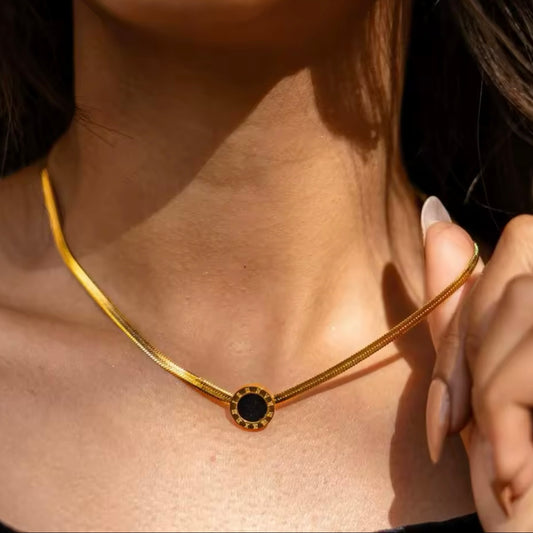 Collar con dije de círculo negro - acero inoxidable