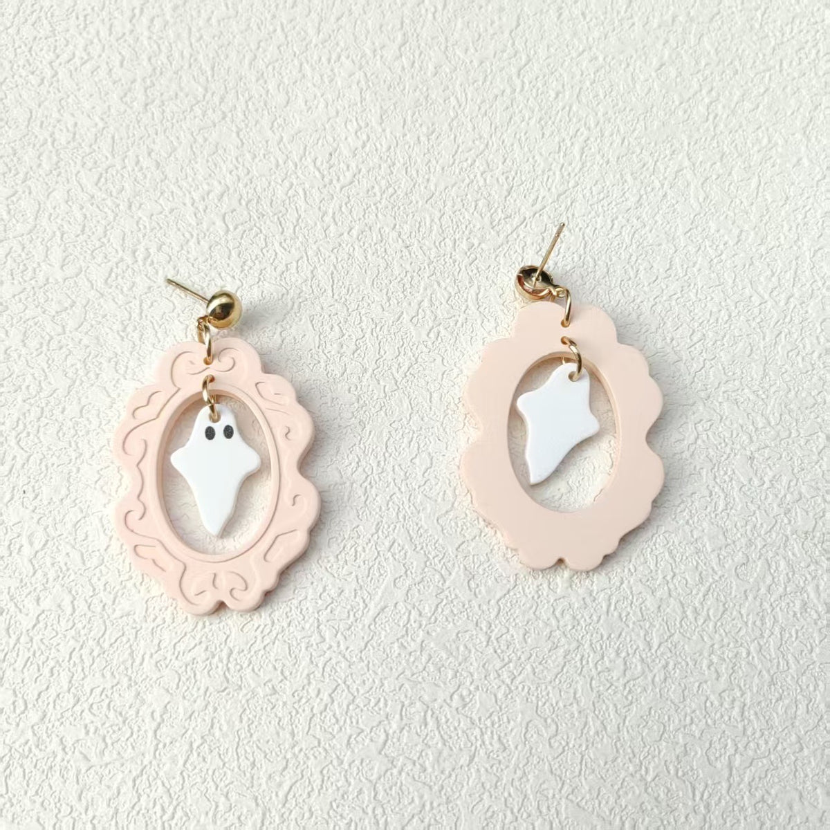 Aretes de fantasmas borde espejo